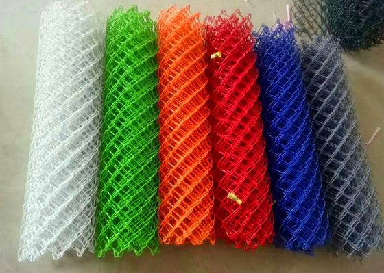 5mm Metaal 4 Voet de Omheining Pvc Diamond Mesh Fencing Smooth Surface van de Kettingsverbinding