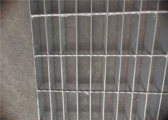 Voetgrating van het Loopbrugstaal randde Hete Ondergedompelde Gegalvaniseerde Grating