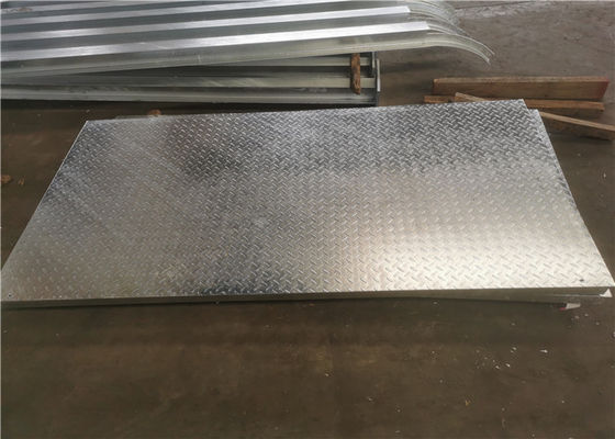 Roestvrije Gegalvaniseerde het Staalgrating van Tredeloopvlakken Loopbrugq235 305mm Breedte