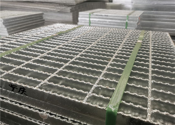 Q235 Gegalvaniseerd het Staal randde Grating van het Koolstofstaalplatform Vierkante Vorm