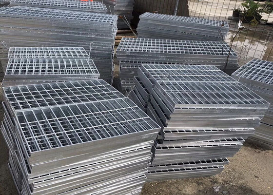 Q235 randde Grating van het Hete Onderdompelings Gegalvaniseerd Staal Platform 65x5mm