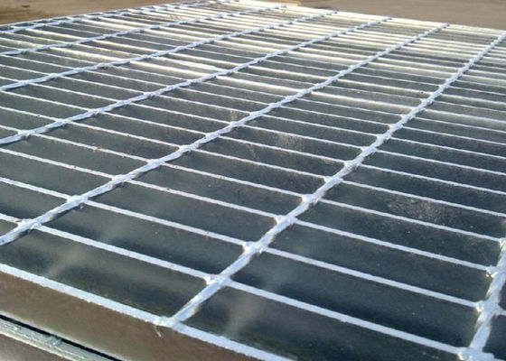 Duidelijk Weefsel Gelast Staal die 50x5mm Gegalvaniseerd de Bouwplatform raspen