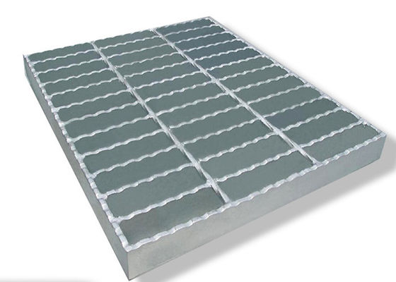 ISO9001 de Loopbrugstaal die van het roestbewijs 8*8mm Metaalrooster voor Oprijlaan raspen