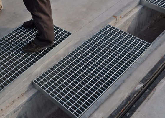 De Loopbrugmetaal die van het parkafvoerkanaal 30X100mm Lichtgewichteffectweerstand raspen