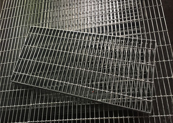 AntidieSteunbalk 100mm Grating van het Loopbrugstaal Druk voor Voetgangersbrug wordt gesloten