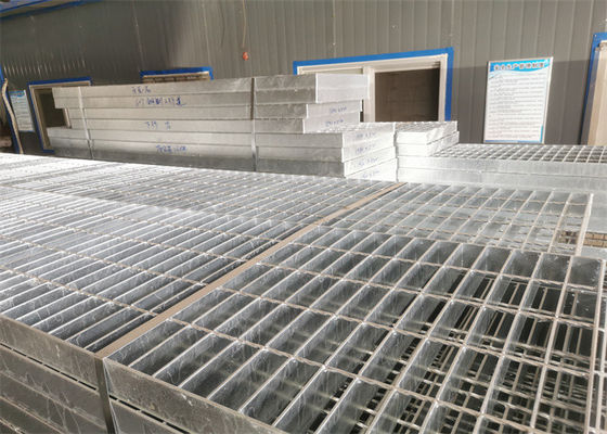4mm galvaniseerde de Dikke Openluchtstaalgrating Plaat Hete Onderdompeling Hoge Zinkdeklaag