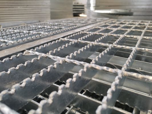 50*5mm Anti Corrosief Metaalgrating Platform 4mm Dikke Lichte Structuur