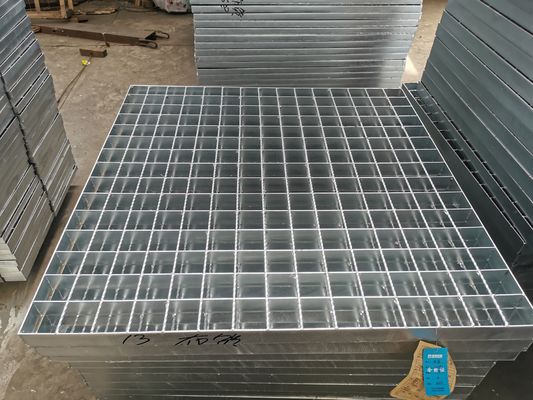 32x3mm Gegalvaniseerde die Staalgrating Plaat Swage voor Oprijlaangang wordt gesloten