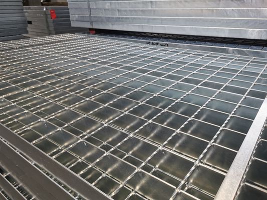 Het antislip Geperforeerde Staal die van Tredeloopvlakken Hete Onderdompeling raspen galvaniseerde 65X5mm