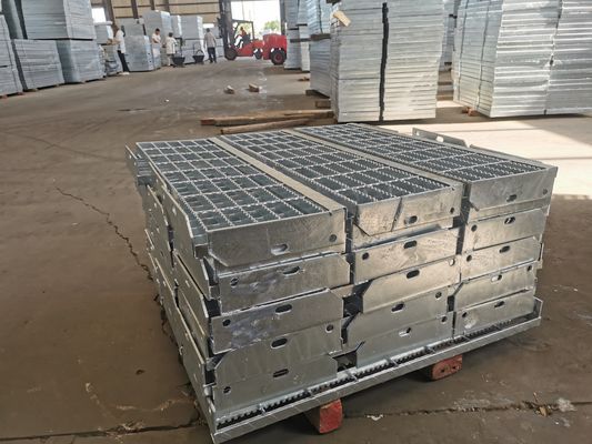Het antislip Geperforeerde Staal die van Tredeloopvlakken Hete Onderdompeling raspen galvaniseerde 65X5mm