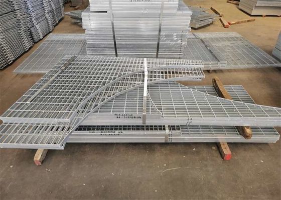 De Oprijlaanroosters die van het hete Onderdompelings Gegalvaniseerde Staal 25*3mm Aangepaste Vorm raspen