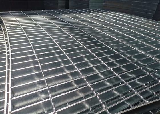 3 X 25mm Op zwaar werk berekende Gegalvaniseerde Vloergrating MetaalBouwmaterialen