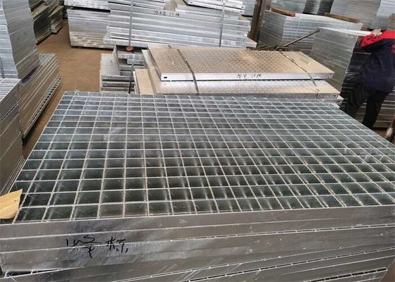 3 X 25mm Op zwaar werk berekende Gegalvaniseerde Vloergrating MetaalBouwmaterialen