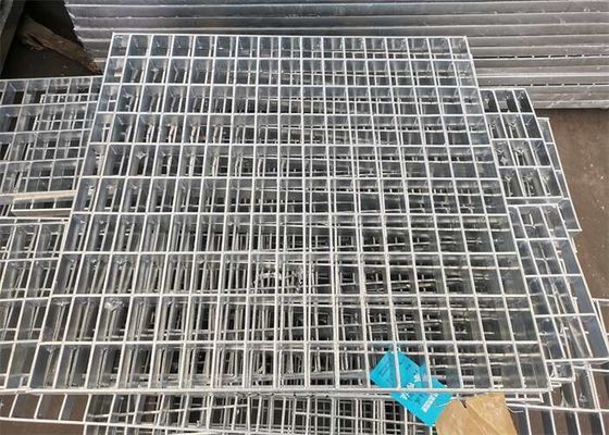Getande niet Steunbalk 32*3mm het Staal die van Tredeloopvlakken Hete Gegalvaniseerde Onderdompeling raspen