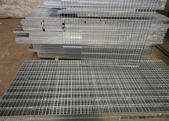 De Oprijlaanroosters die van het hete Onderdompelings Gegalvaniseerde Staal 25*3mm Aangepaste Vorm raspen