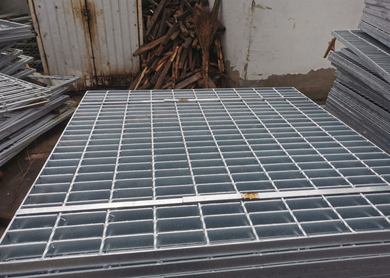 Gemakkelijke Installatie van de fabrieks galvaniseerde de Hete Verkoop Gelaste Staalgrating voor Drainagekanaal