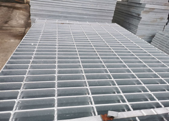 Gemakkelijke Installatie van de fabrieks galvaniseerde de Hete Verkoop Gelaste Staalgrating voor Drainagekanaal