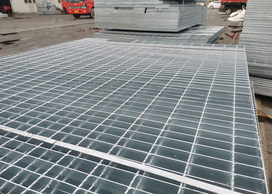 1000mm*300mm Hot-Dip Gegalvaniseerde Gelaste het Staalgrating van de Staaltrede Stoep