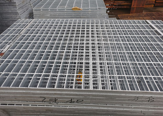 Van de het Afvoerkanaalrooster Q345 van de bouwbrug het Drainage Gegalvaniseerde Lage Koolstofstaal