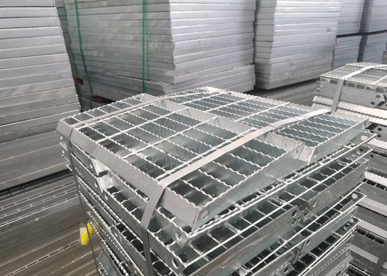 Platformstaal die met hoge weerstand 100mm Netwerk van de Steunbalk het Bewijs Gegalvaniseerde Gang raspen