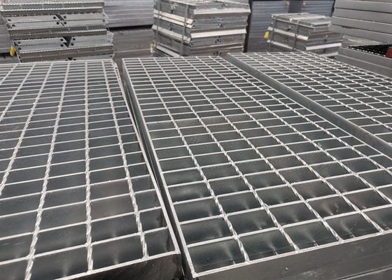 Getande 30*100mm Grating van het Hete Onderdompelings Gegalvaniseerde Staal Met hoge weerstand