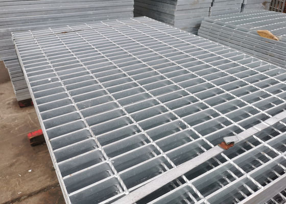 1000mm×6000mm van de de Stoepsteunbalk van het Hete Onderdompelings Gegalvaniseerde Staal Gelaste het Staalgrating Weerstand