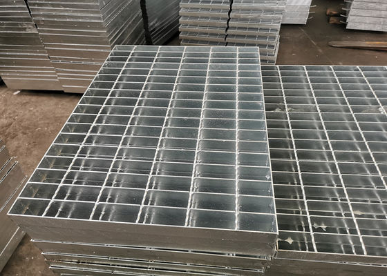 1000mm*300mm Hot-Dip Gegalvaniseerde Gelaste het Staalgrating van de Staaltrede Stoep
